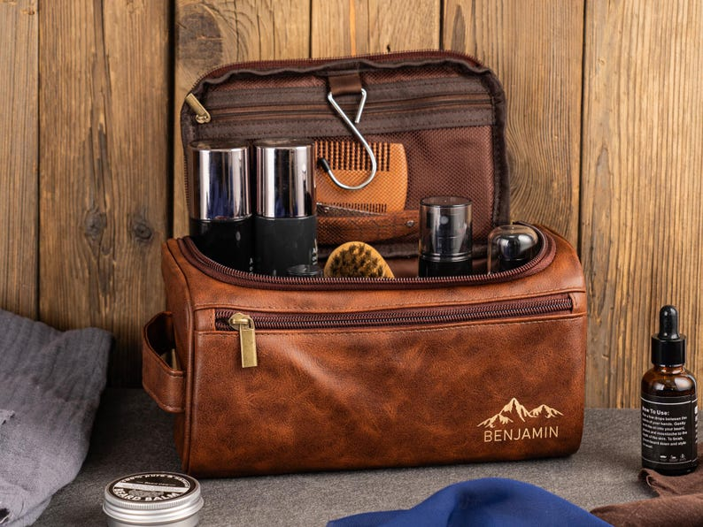 Personalized Men's Leather Toiletry Bag, Groomsmen Gifts, Dopp Kit Men's Leather Accessory, Anniversary Gift for Him, Christmas Gift for Men